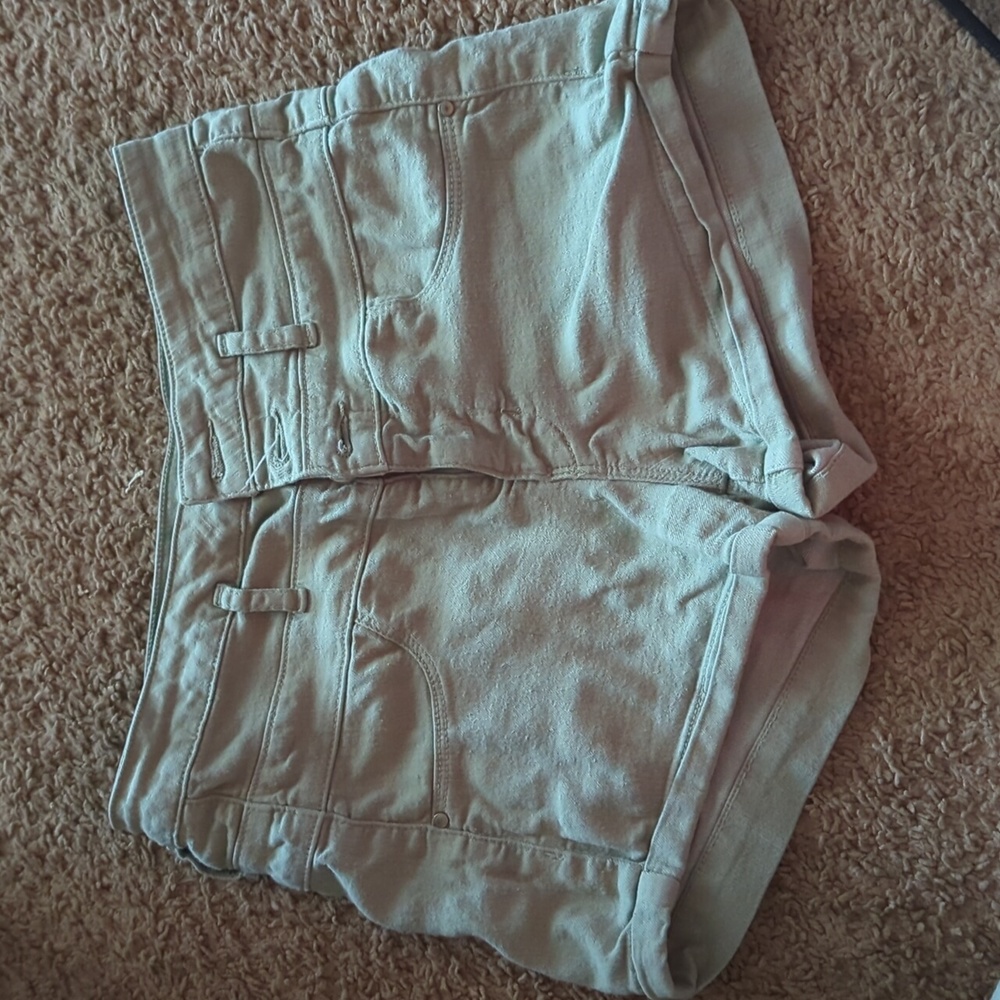 Refugee size 6 dull green shorts